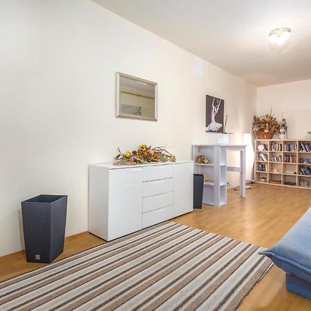 Nice Apartment In Stara Baska 1 With Wifi Exterior foto